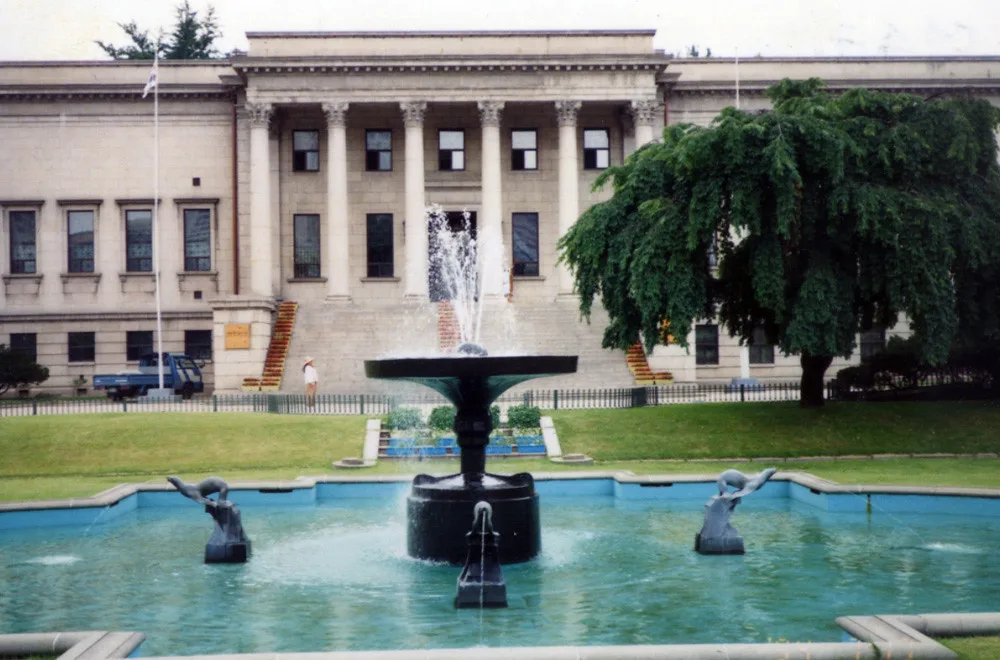 Tourists exploring Deoksu Palace during AI-assisted travel in Korea