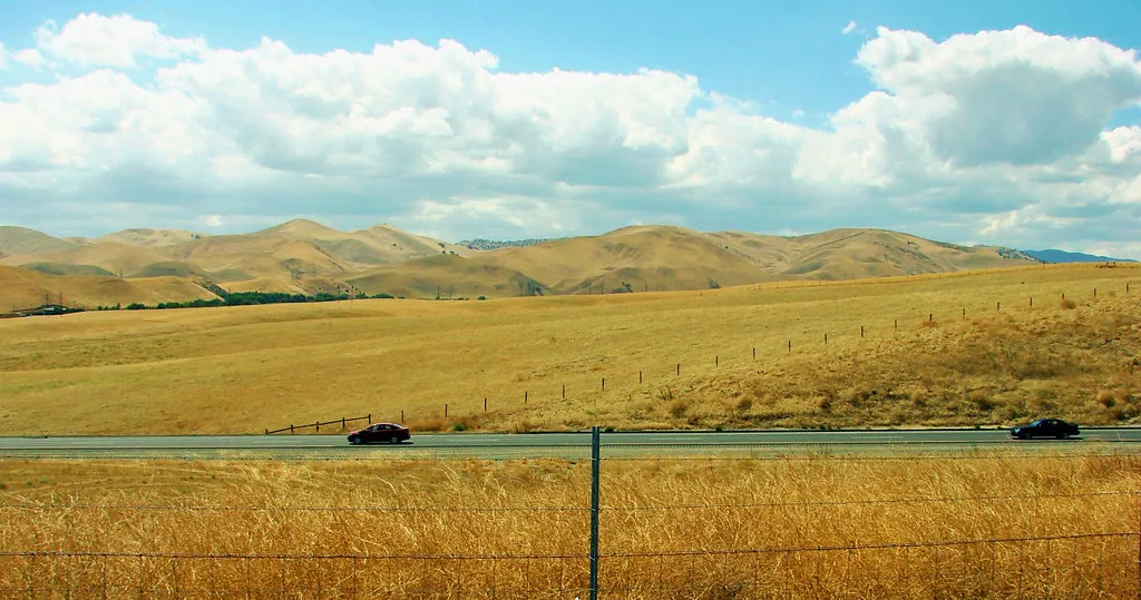 AI data centers and San Joaquin Valley water concerns near farmland
