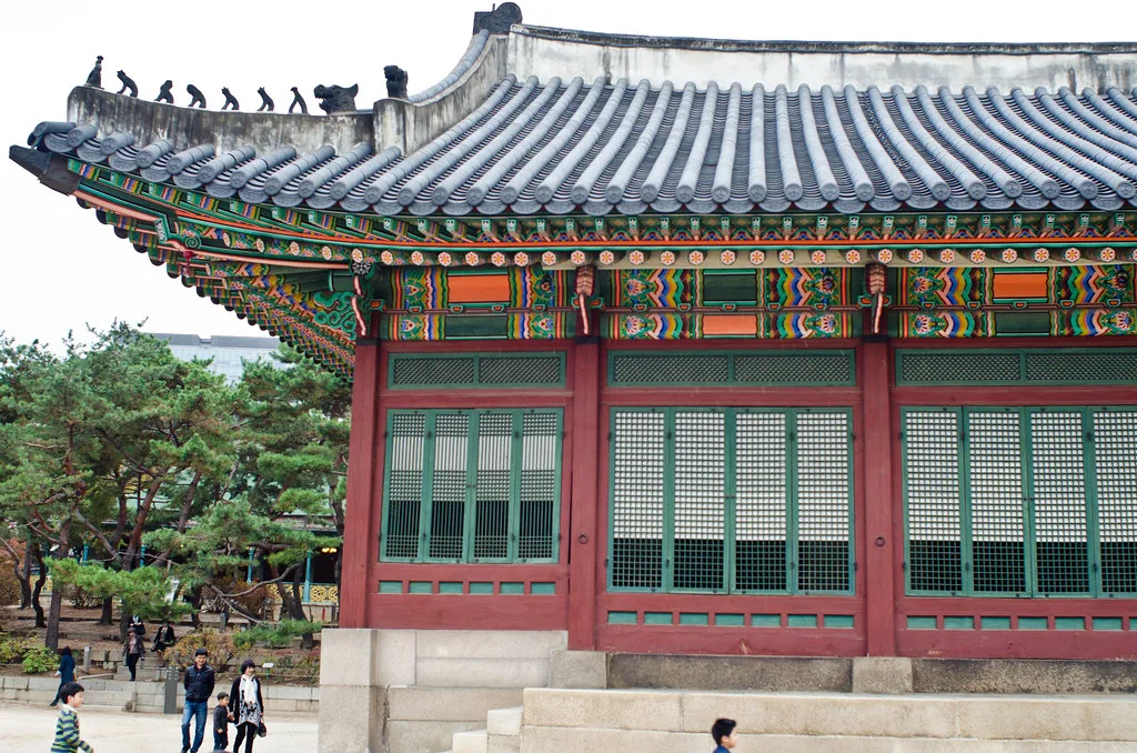 Tourists using AI-assisted travel in Korea to navigate Jeongdong-gil in Seoul