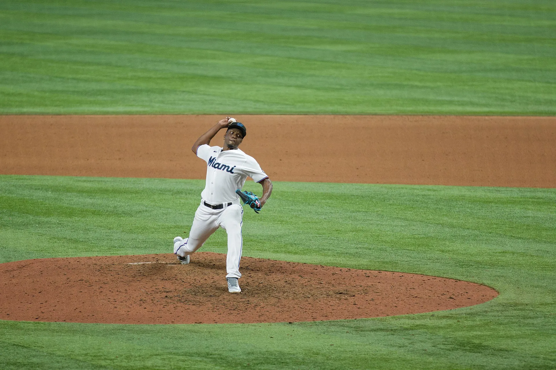 bullpen session during MLB game reflecting Huascar Brazobán trade focus